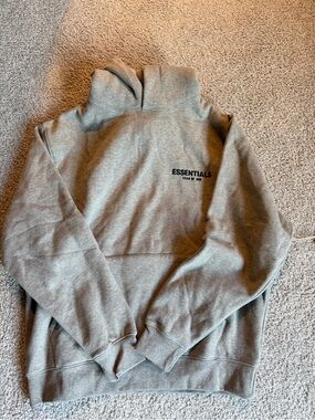 Essentials Crewneck Pullover Sweatshirt in Gray